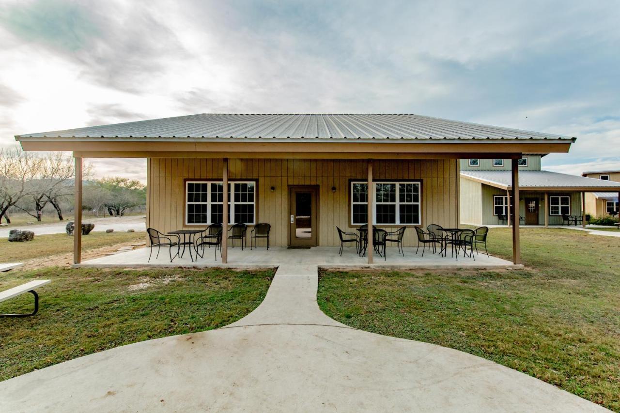 Seven Bluff Cabins Concan Exterior foto