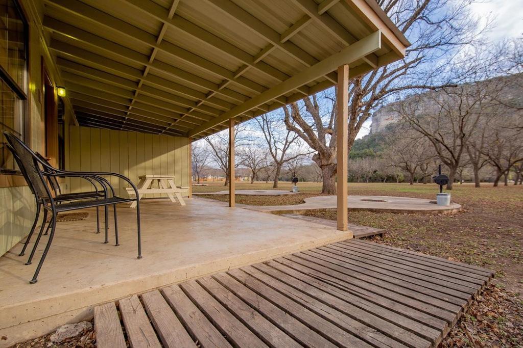 Seven Bluff Cabins Concan Exterior foto